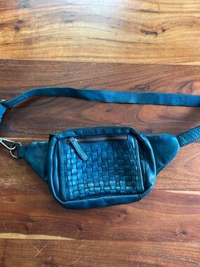 Anthropologie Vilenca Holland belt bag teal woven leather